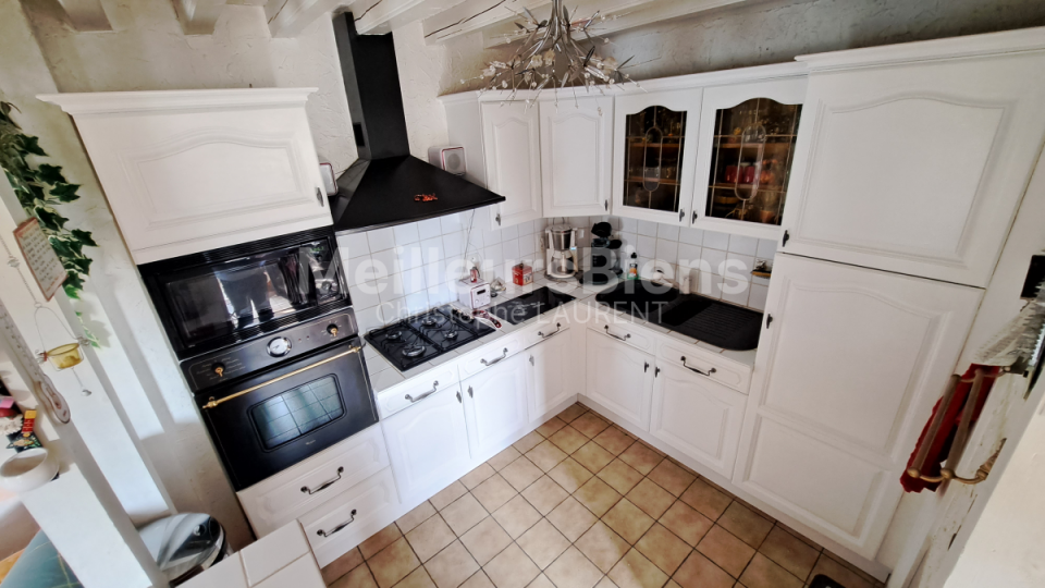 Maison 4 chambres, 3 garages, terrain.